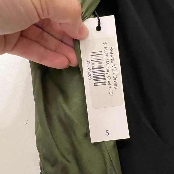 Green formal dress from Hemline. Never worn. Size small. - Picture 3 of 4